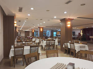 RESTORAN & BAR